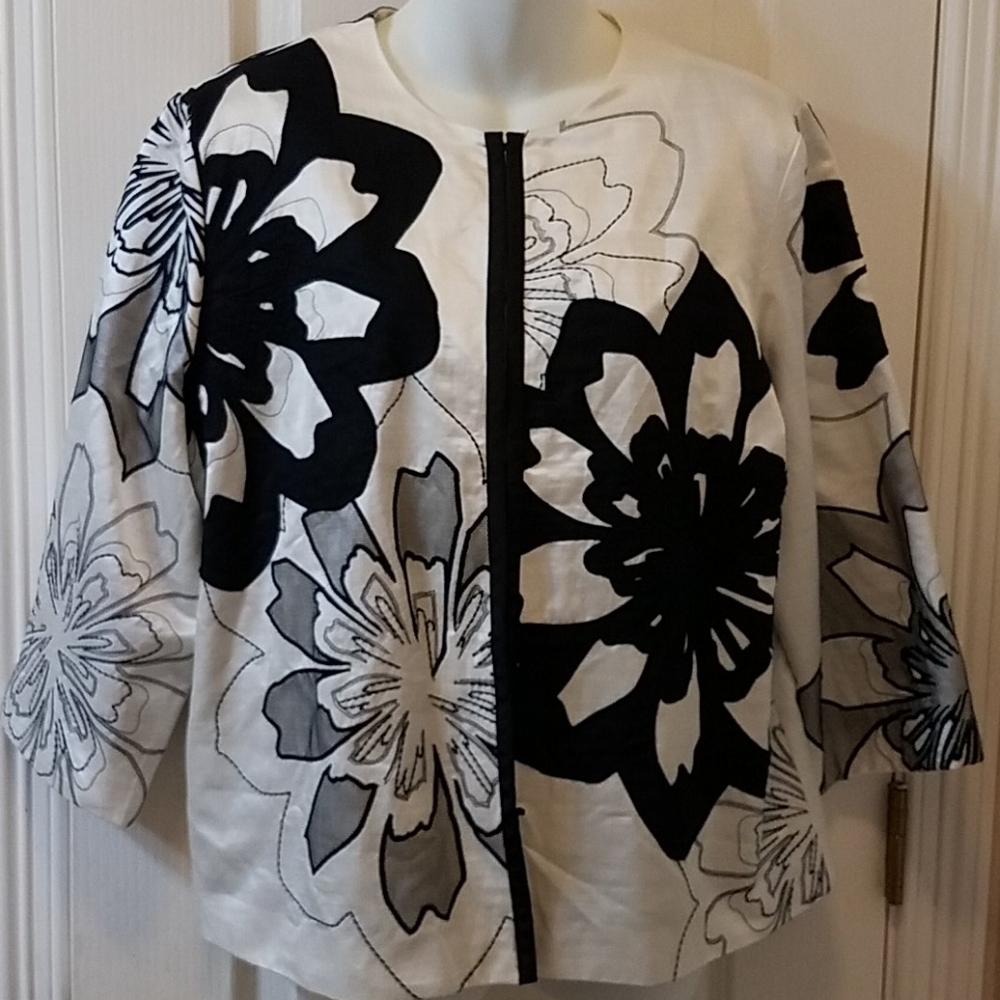 Chico's Black and Off- White Floral Blazer Sz 2